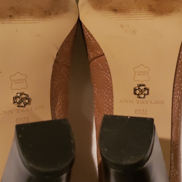 Ann Taylor Pump - Picture 3 of 5